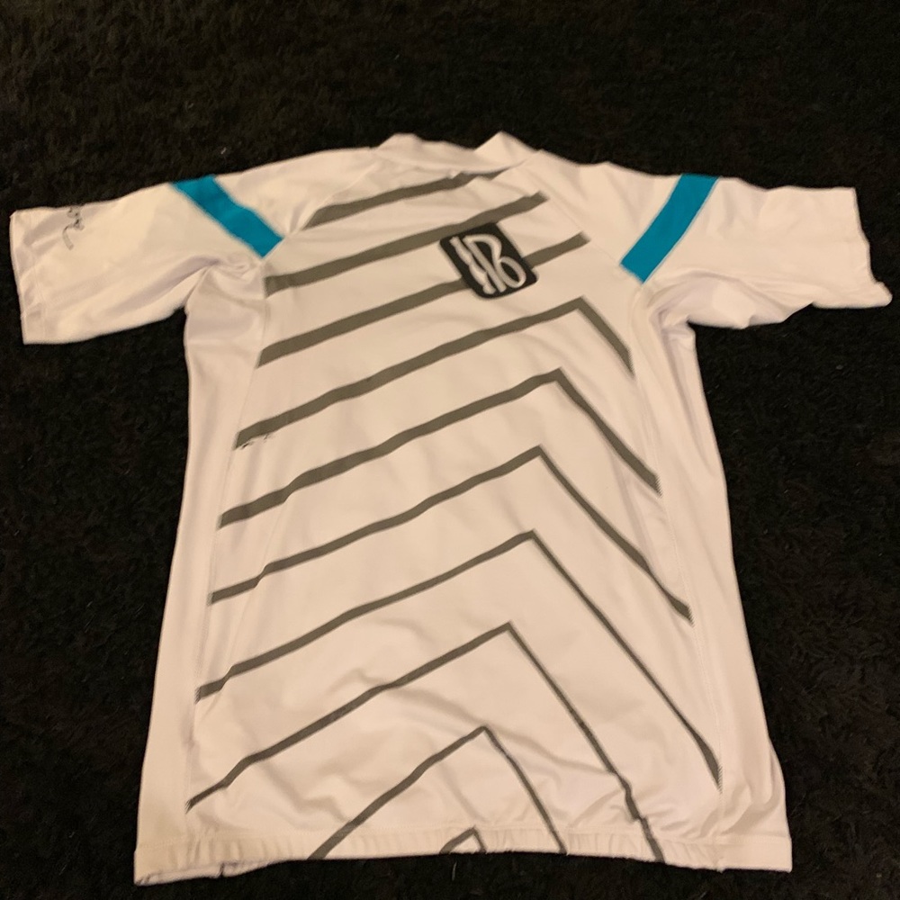 Off Shore Rash guard size large - Picture 2 of 4